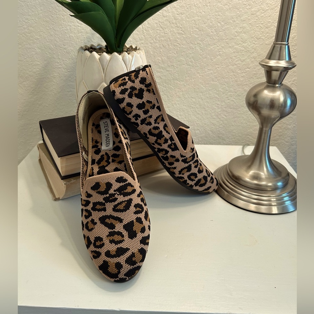 Steve Madden Leopard Flats Size 7.5